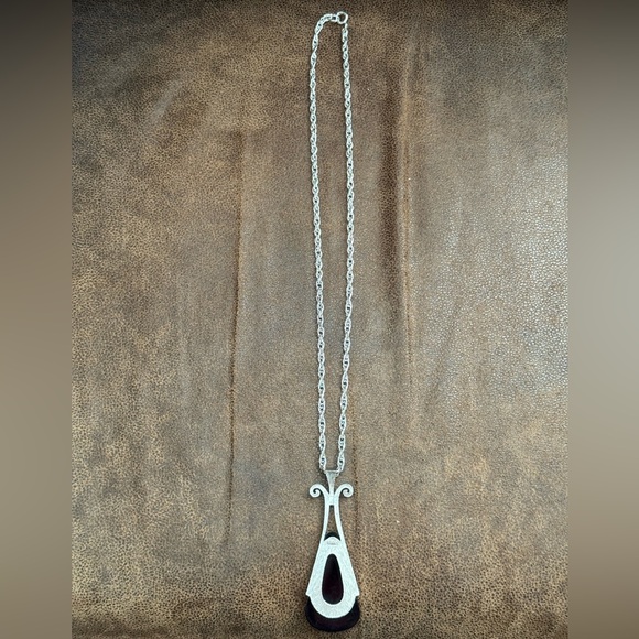 Vintage Avon Necklace Black Lucite Teardrop Pendant Silver Tone Chain. - Picture 3 of 3